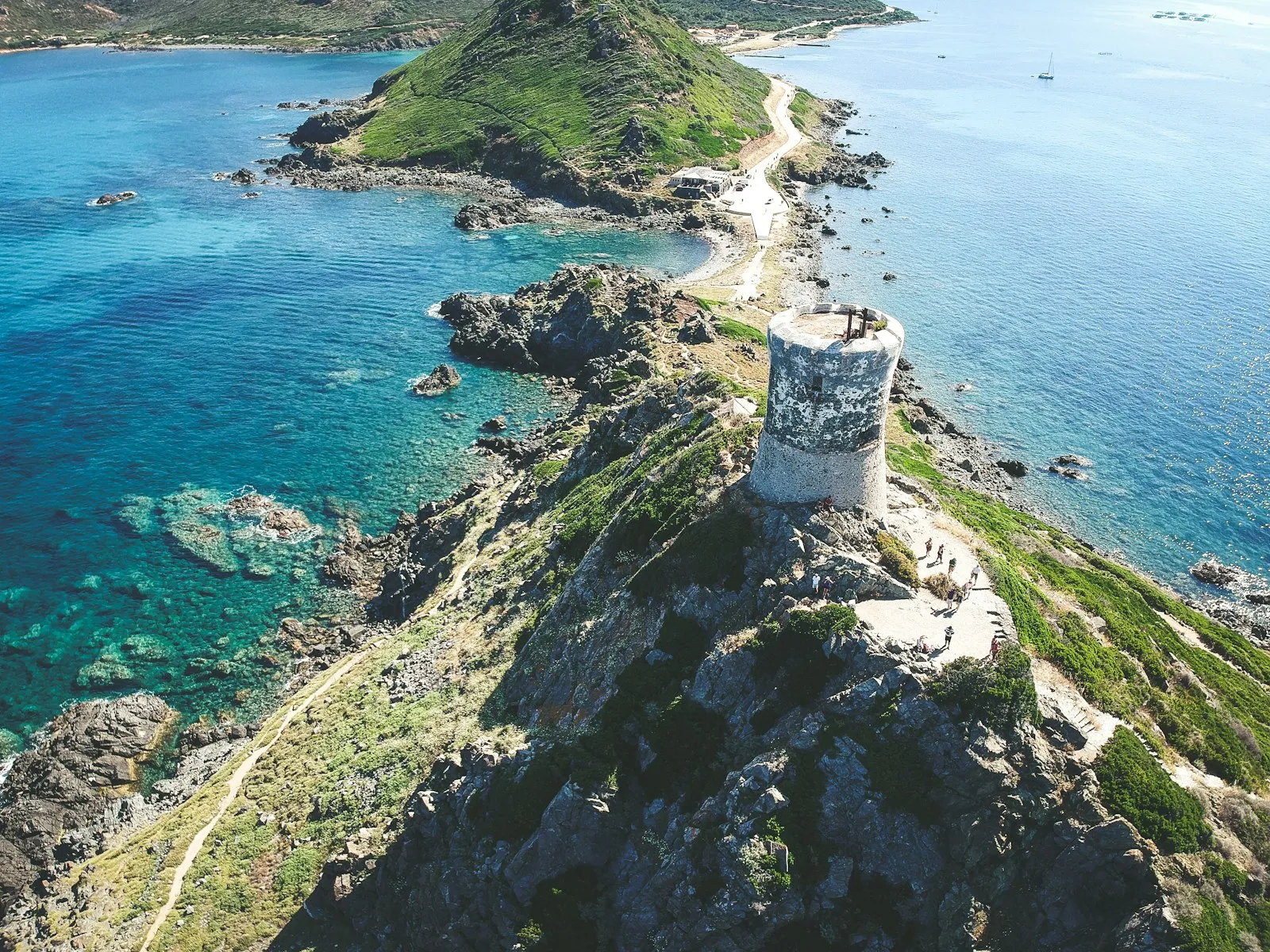 La tour génoise de la Parata face aux îles Sanguinaires, à Ajaccio