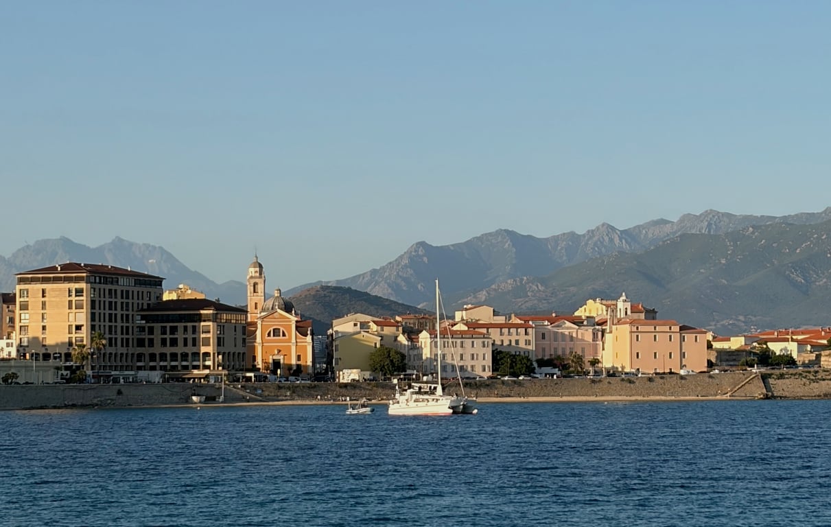 Combien coûte un site internet en Corse ? Tarifs réels 2026